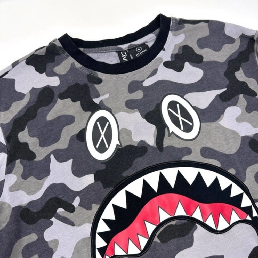 Civilized Gray Camo Shark Short Sleeve T-Shirt Size Large Cotton‎ Blend